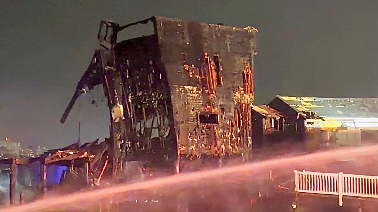 FDNY BOX 1602 ~ FDNY BATTLING 3RD ALARM FIRE IN HOME ON VAN BRUNT ROAD IN BROAD CHANNEL, QUEENS, NYC
