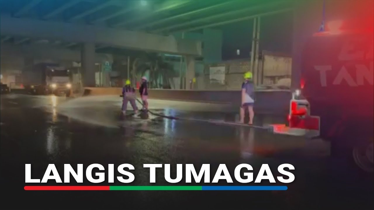 Motorsiklo sumemplang matapos tumagas ang langis mula sa isang truck sa Navotas | ABS-CBN News