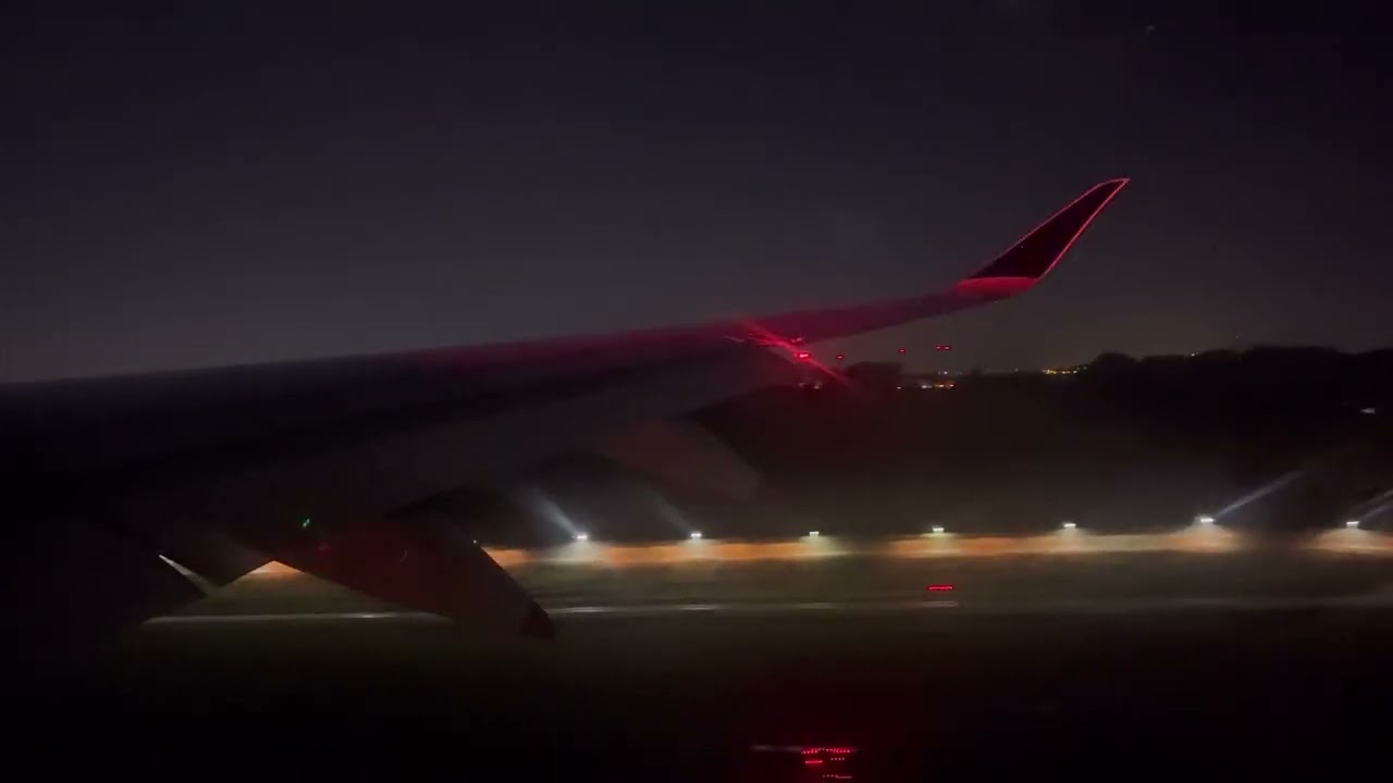 Singapore Airlines Airbus A350 landing at Singapore Airport.