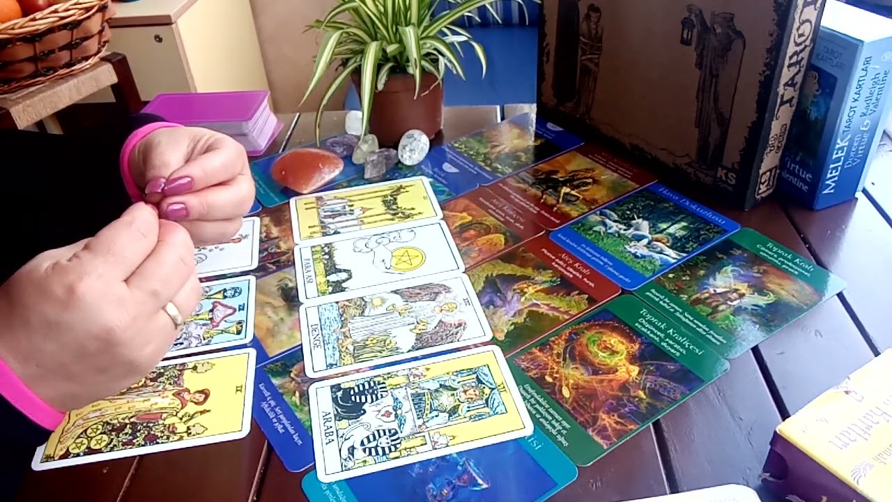 Beni Aldatıyor mu? Hayatında Biri Var mı? Benimle ilgili Düşüncesi Ne? (Aklındaki Kişi Tarot Yorumu)