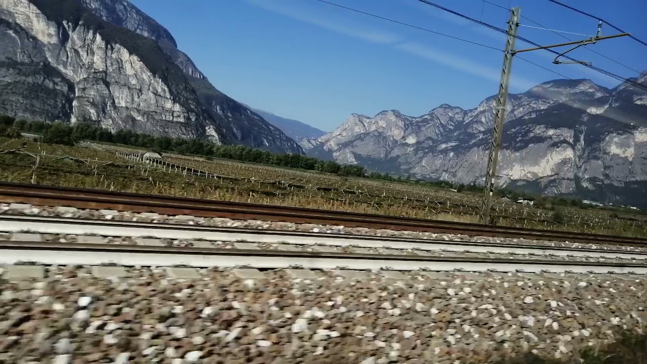 Le campagne intorno a San Michele all'Adige (Piana Rotaliana) dal tram della Trento-Malè