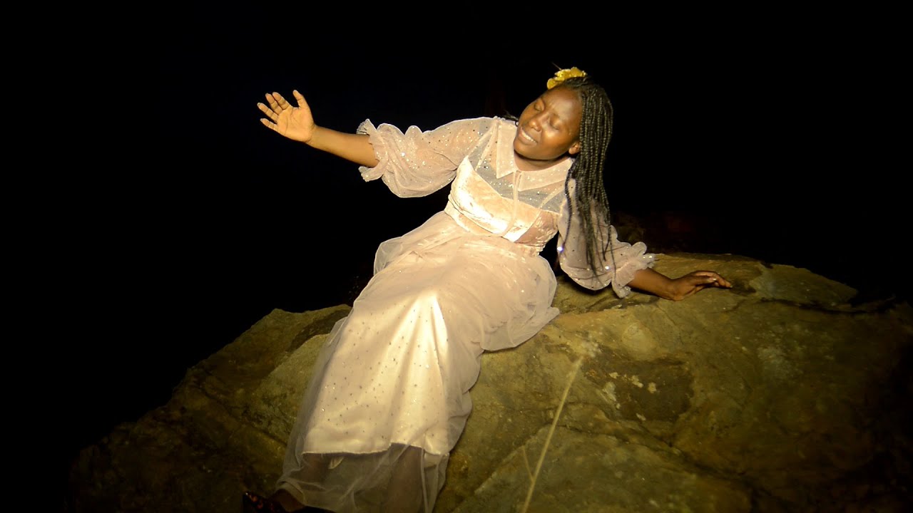 Jiwe la Pembeni..Grace Happy sms  skiza 6620782 to 811_