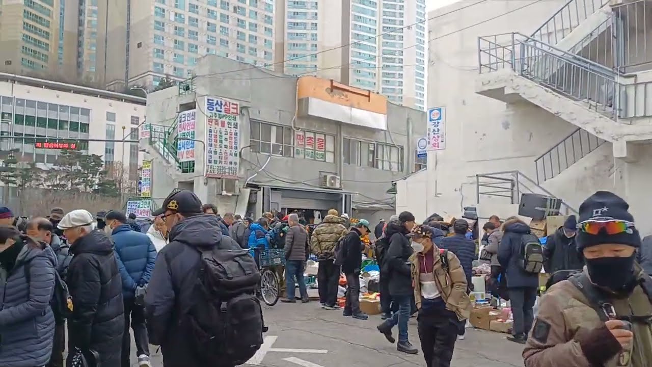 왁자지껄 시골 장날같은 정겨운 북동묘 벼룩시장