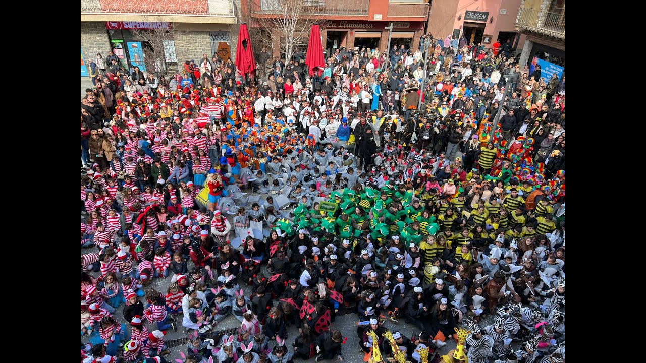 Uns 750 infants de Puigcerdà participen a la rua de Carnestoltes