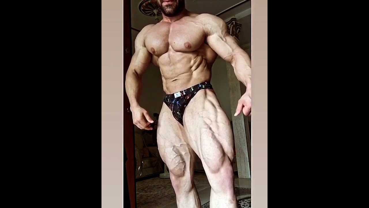 Muscle God Saeed Hamzeh flexing