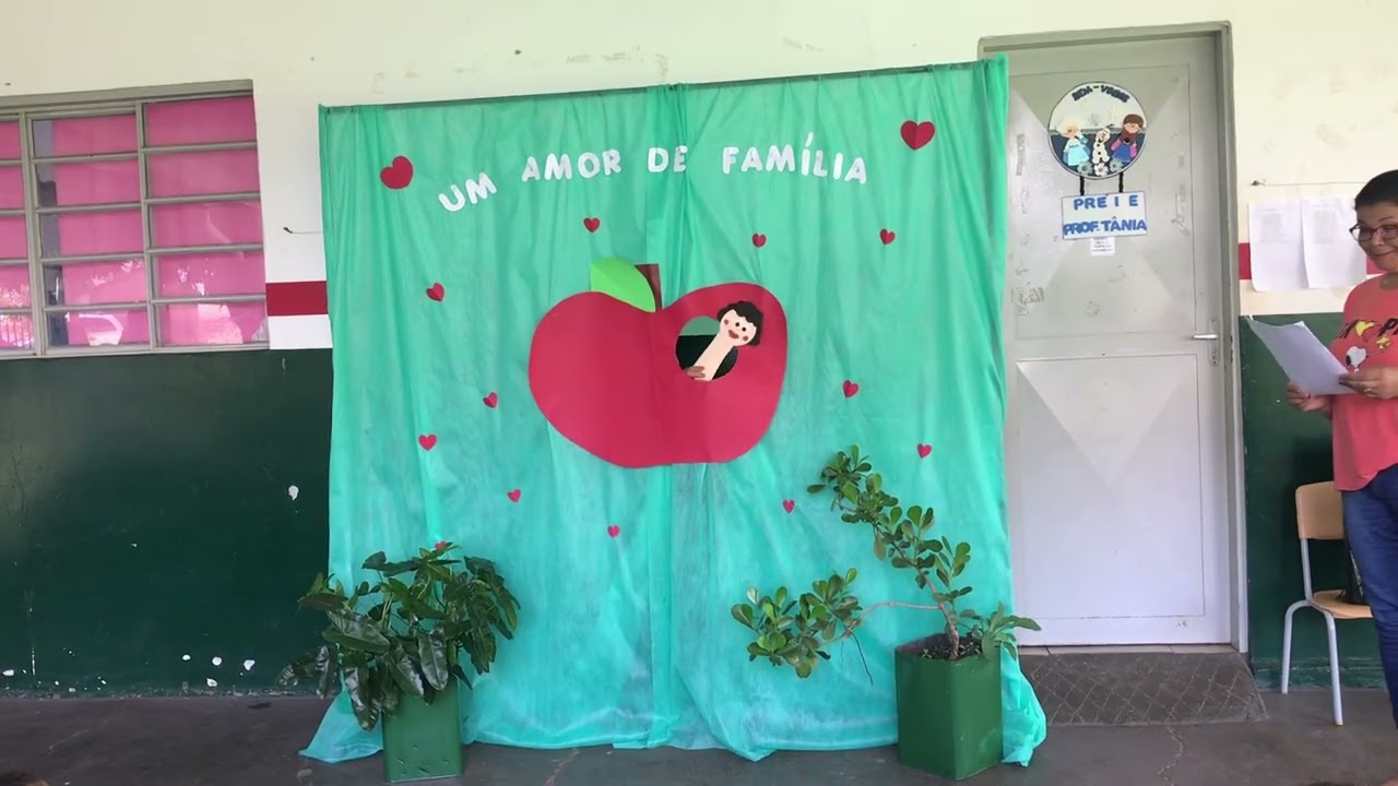 Teatrinho com fantoches da história “Um amor de família”
