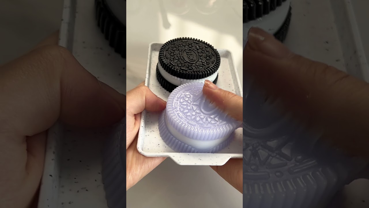 ASMR Oreo Squishy That&rsquo;s Oh-So Addictive! #squishy #taba #oreo #asmrsounds #diycrafts #statisfying