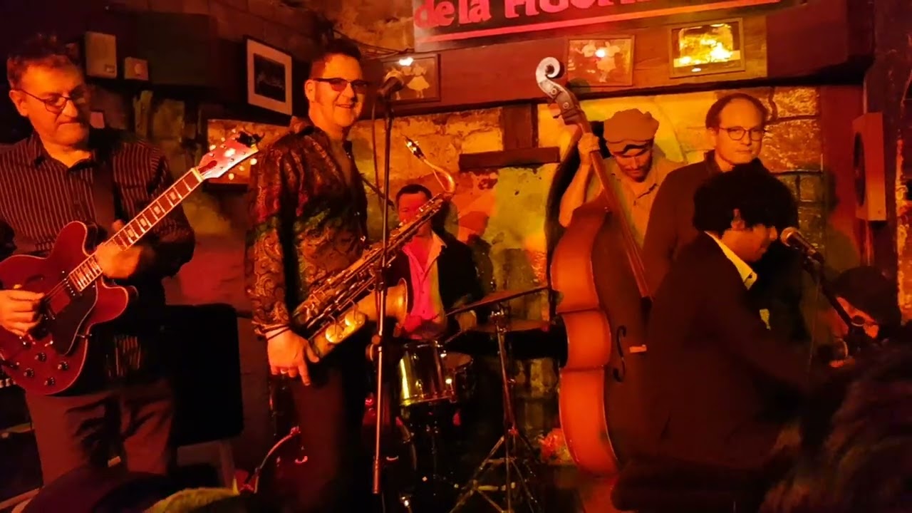 Caveau de la Huchette - 3 pianists amazing Boogie Woogie with Sax Gordon
