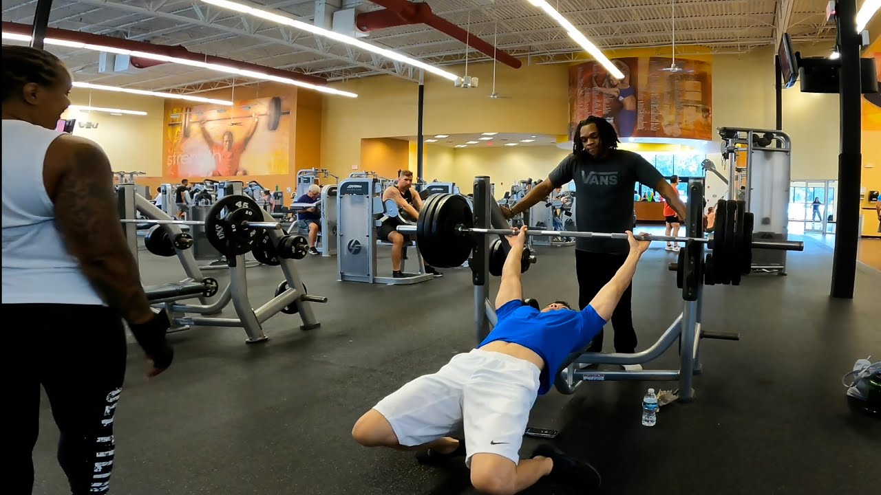 That’s CRAZY that’s almost 3x his OWN BODYWEIGHT - 365lb/165kg bench at 153lb/69kg bodyweight