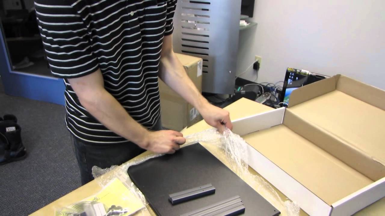 HSPC Top Deck Tech Station Unboxing & First Look Linus Tech Tips