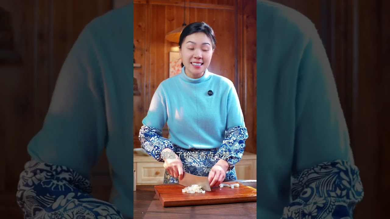 姐妹们注意看，今天用饺子皮来做一道经典的年夜饭美食，可能很多人都没有见过，更没有吃过，吃起来鲜嫩清甜，好吃又好看，寓意着吉祥如意，福运满盈
