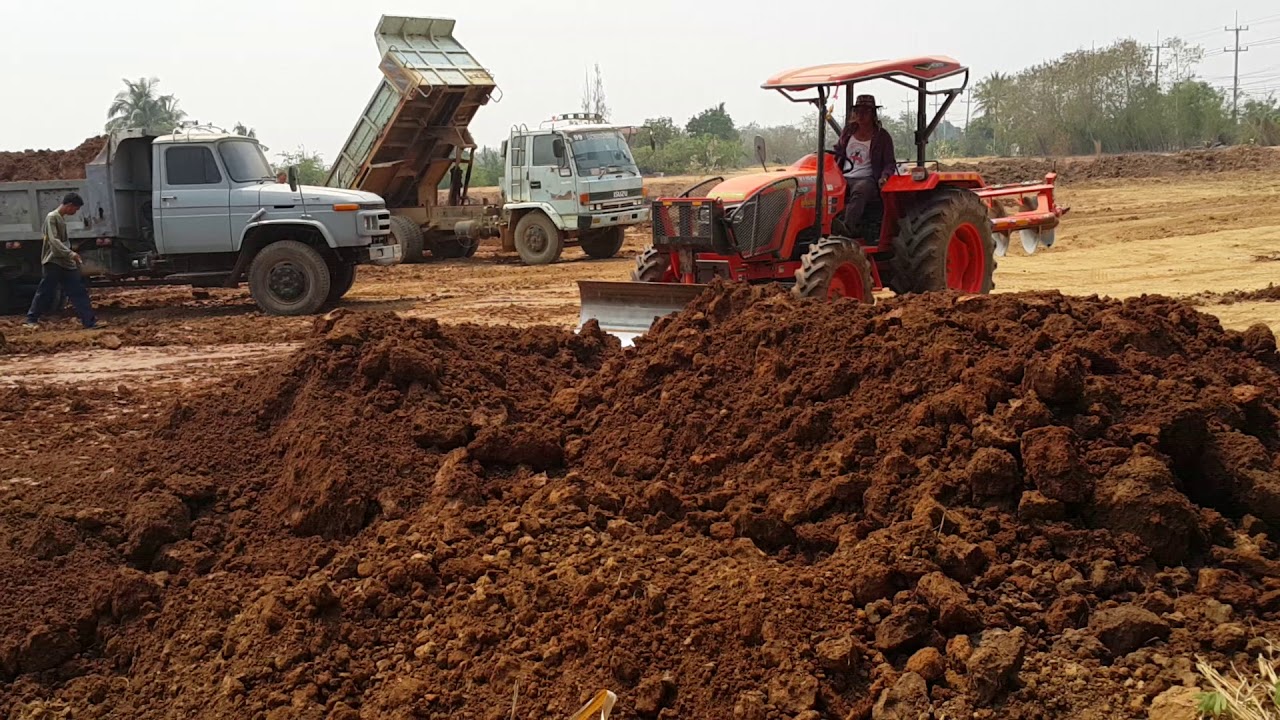 TRACTOR KUBOTA MU5501 รถไถคูโบต้า ลงงานดันดินถมที่แปลงใหญ่ มาดูสมรรถนะและกำลังในการทำงานครับ