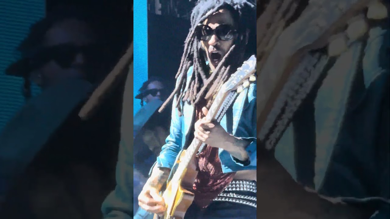 🔥🎸 Lenny Kravitz in top form &ndash; Blue Electric Light Tour 2025 captured up close #LennyKravitz