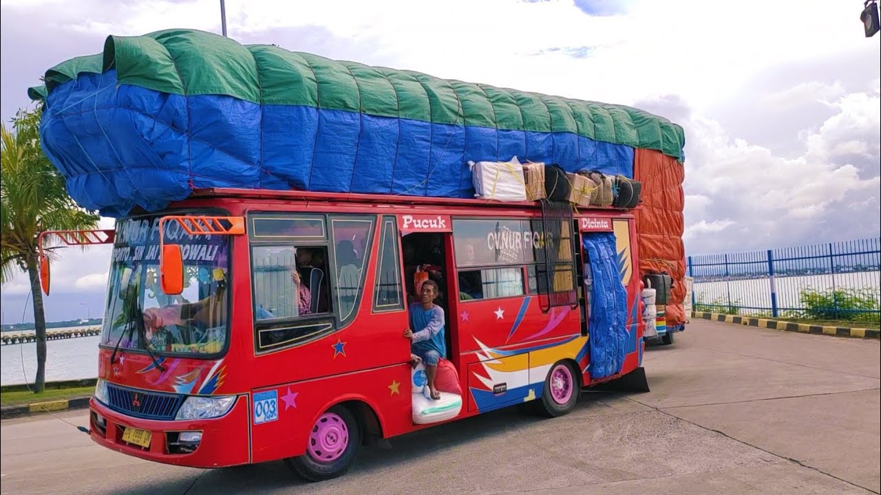 Asli bukan editan..!! Bus balap muatan super..