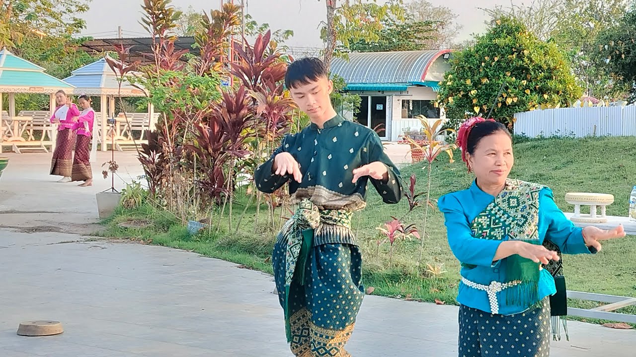 🔴สด! รำแก้บนพร้อมกัน 2 จุดครั้งแรก