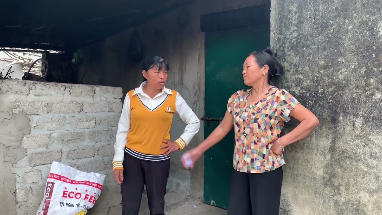 Chúng mày định hai tao?hai mụ đang tính hành động thì sợ hai không giám làm 