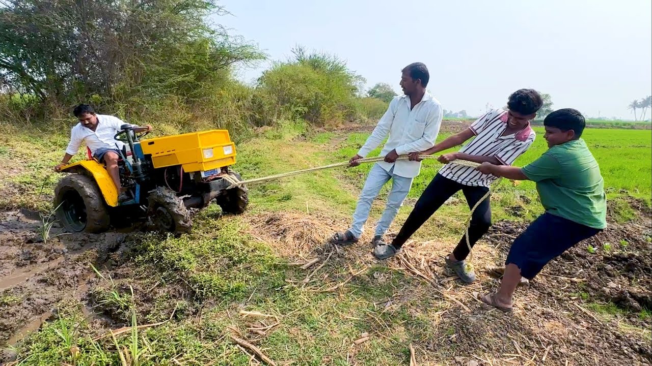 माऊलीच्या मामाचा tractor चिखलात फसला 😳
