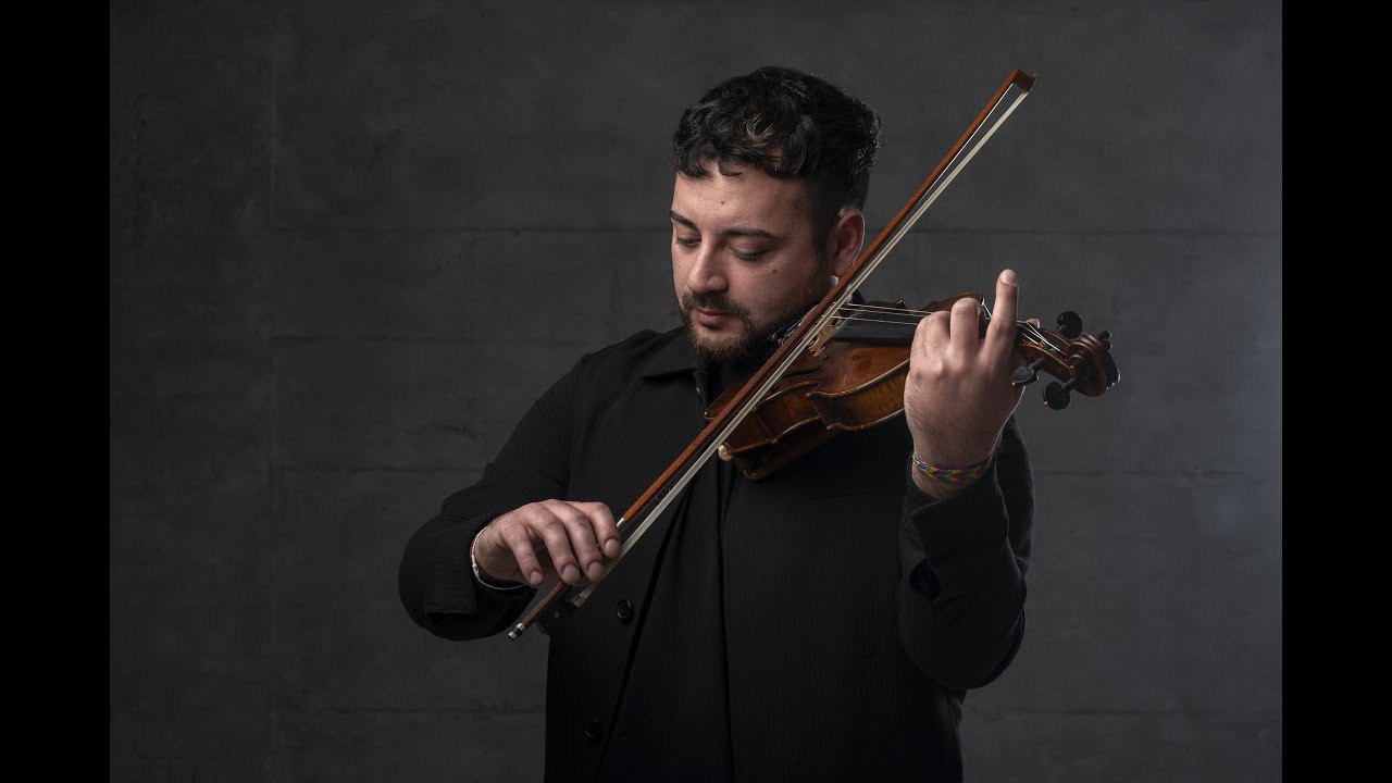 Book SILVIO Melbourne contemporary violin event entertainment | Hire from www.artist-bookings.com