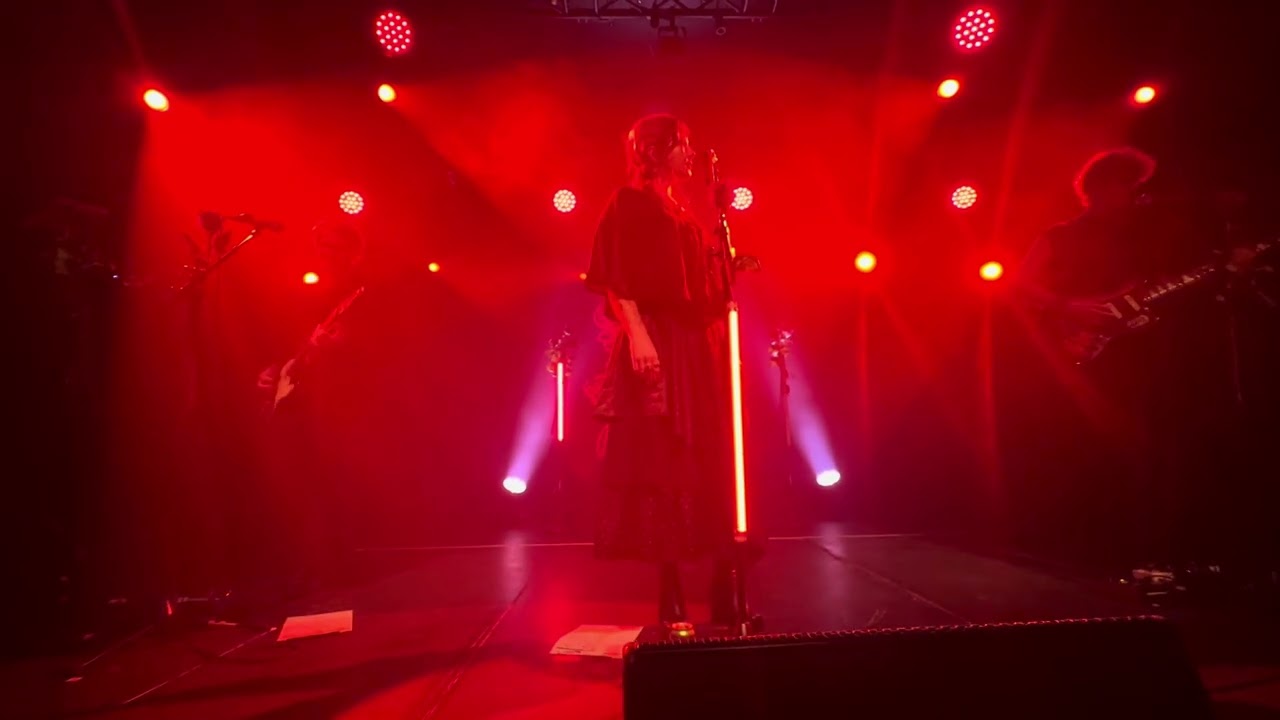 Yumi Zouma - Astral Projection (Live @ Tolhuistuin, Amsterdam)