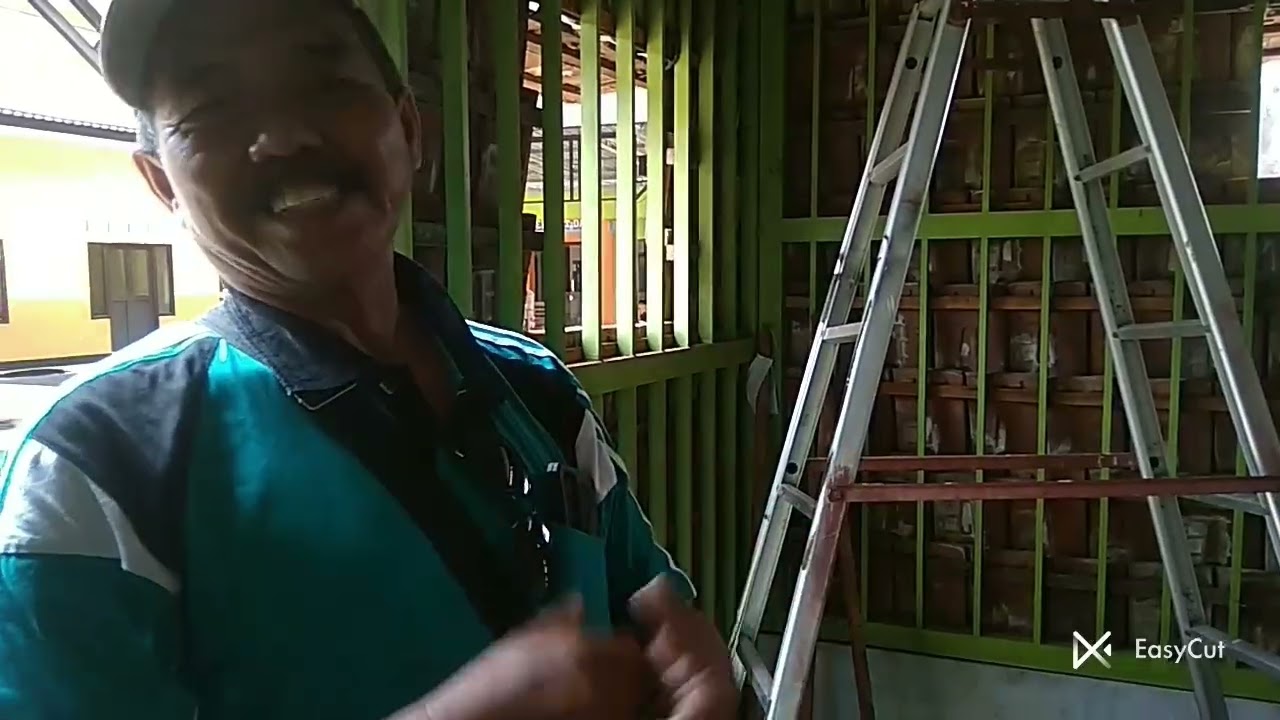 Ide Kreatif Ornamen : BUMDES Dari Genteng Bekas, Sulap Jadi Dinding