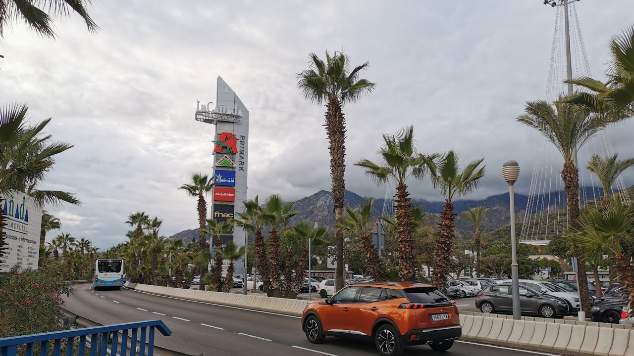 MARBELLA By Bus Centro Comercial La Ca&ntilde;ada Shopping Center, Spain 3 diciembre 2022