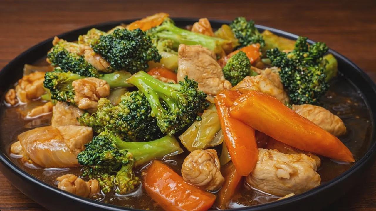 Pollo con brócoli jugoso y lleno de sabor