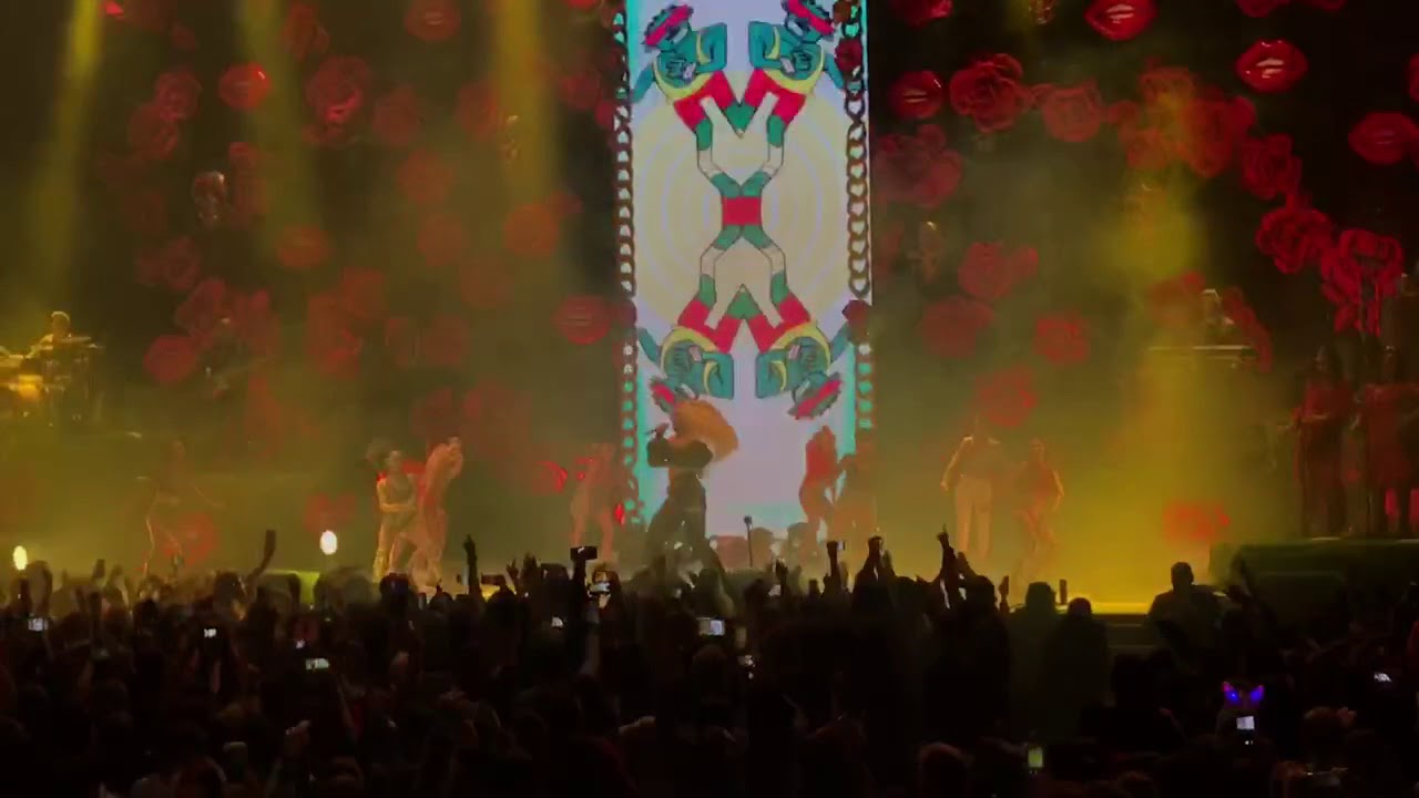Caliente ft Pabllo Vittar #BravaTour