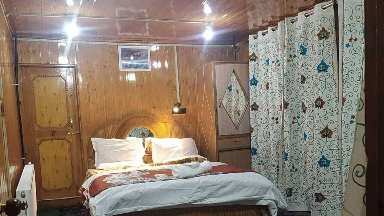 Hotel Roseland Cottage Gulmarg, India | Travel With Anvika