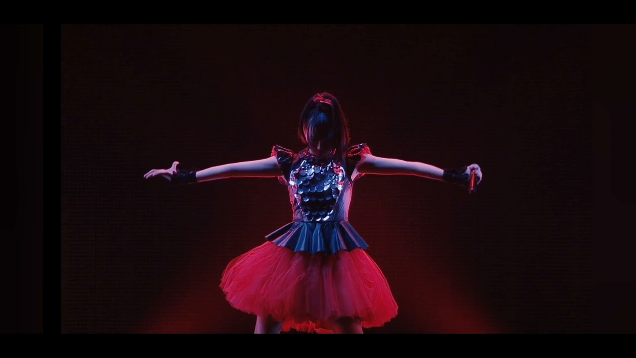 [BABYMETAL] Everytime SU-METAL does the 