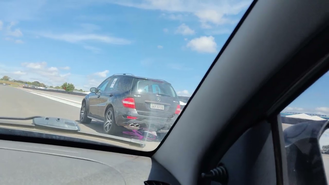 Hot Pursuit! Ford Ka 1.6 em perseguição durante Trackday