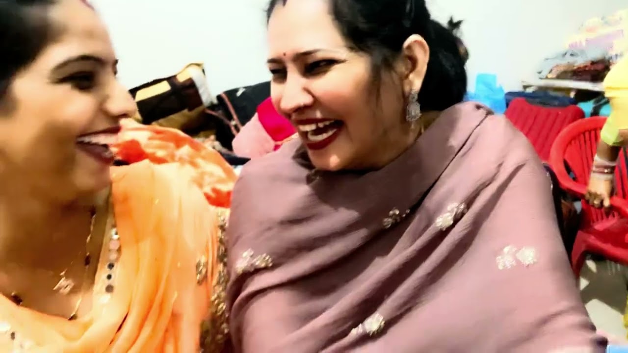 आज शादी समारोह में डायमंड का पर्स लेकर चली गई खोलना नहीं आया #happy moment 