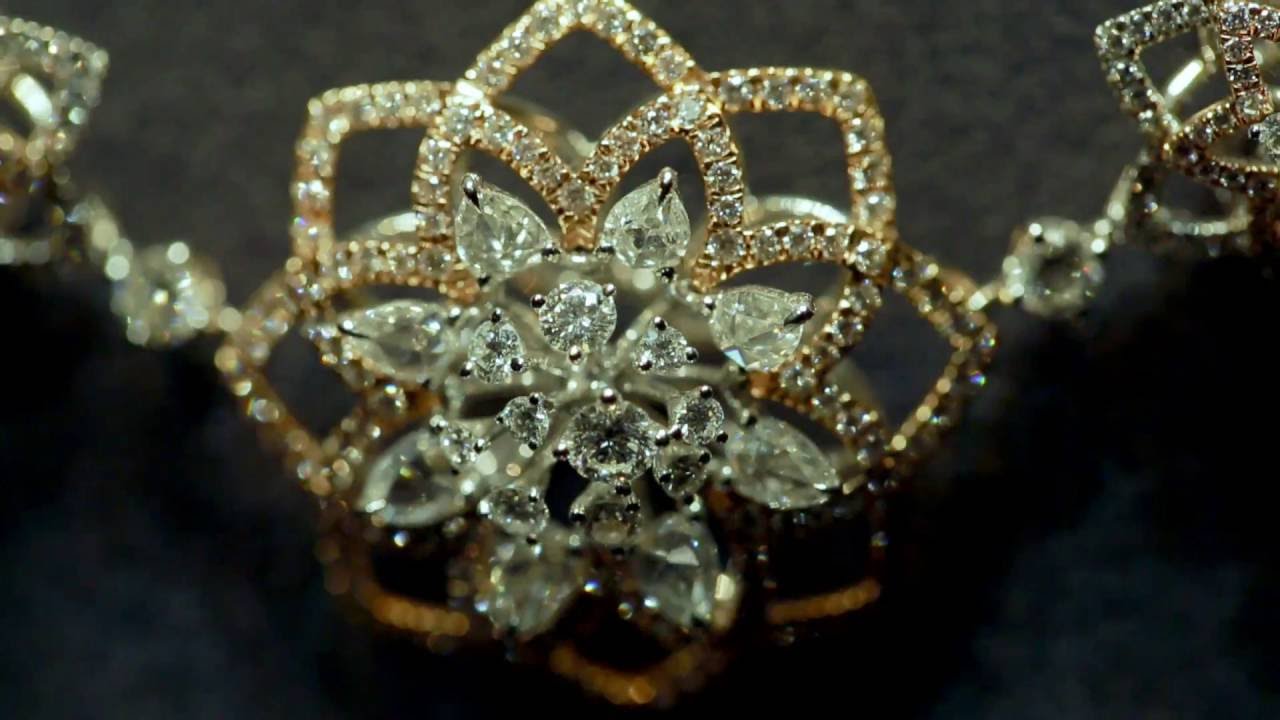 Lotus Sautoir Necklace | NIRAV MODI