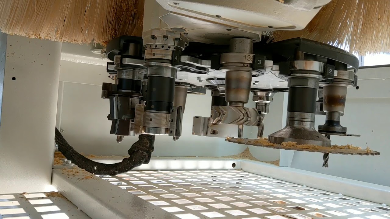 Türenbearbeitung
auf einer CNC