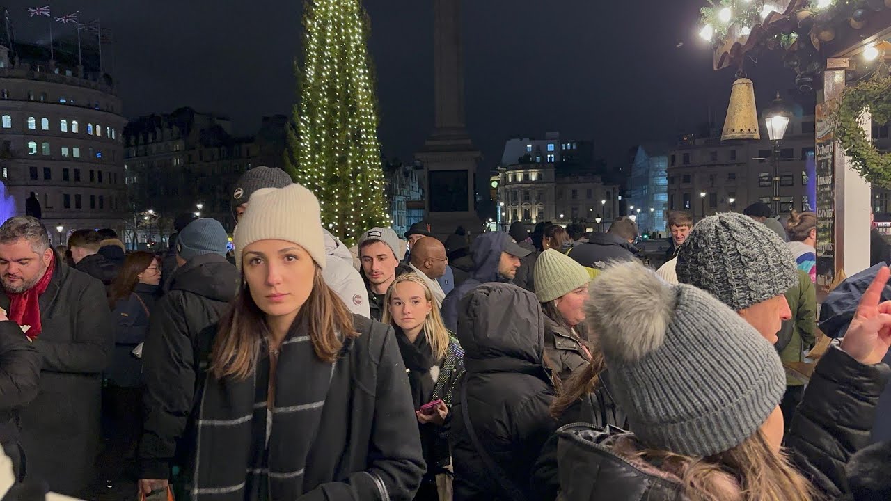 🇬🇧🍾 🥳 🎉 LONDON NEW YEAR'S EVE 2025, WALK AROUND BUSY CENTRAL LONDON HOURS BEFORE NEW YEAR. 4K HDR