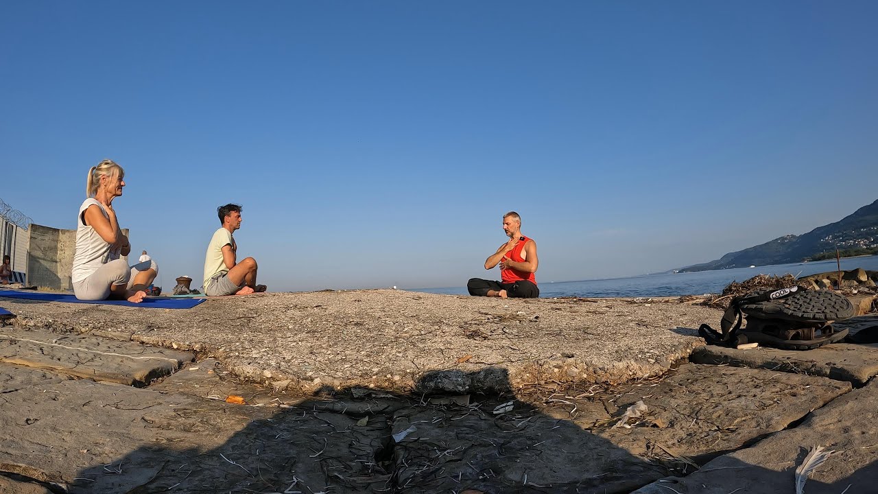 Allinea lo sterno - Lezione di Yoga Terapia  con Edoardo Gustini