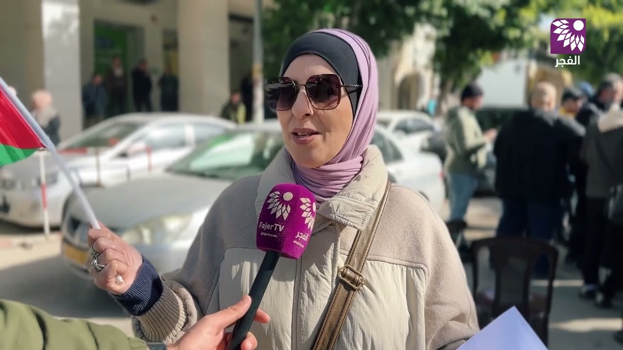 إغلاق شارع فيصل في نابلس احتجاجاً على عدم صرف رواتب عائلات الشهداء والأسرى