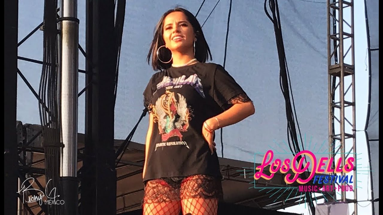 Becky G performing Move It at Los Dells Festival 2017 🔥