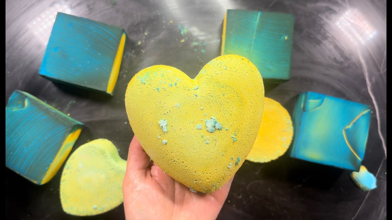 Dyed Green Gym Chalk & Soft Green Reform | ASMR