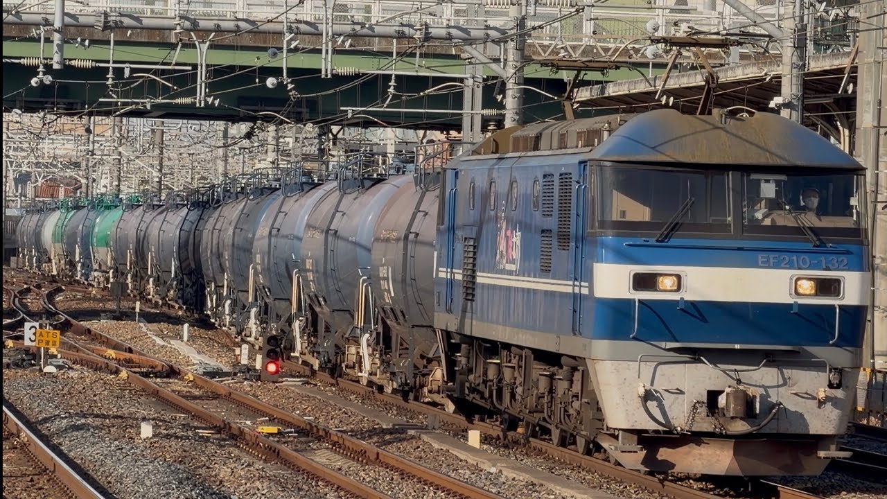 【4K高画質】JR貨物EF210形100番台132号機〔新〕（新塗装）＋タキ20両が大宮駅4番線を超低速通過するシーン（臨8586レ・新A147・石油返空）2026.1.17