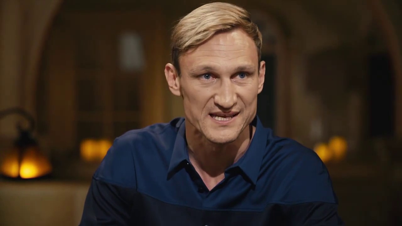 Sami Hyypiä on Liverpool Football Club [With English CC]