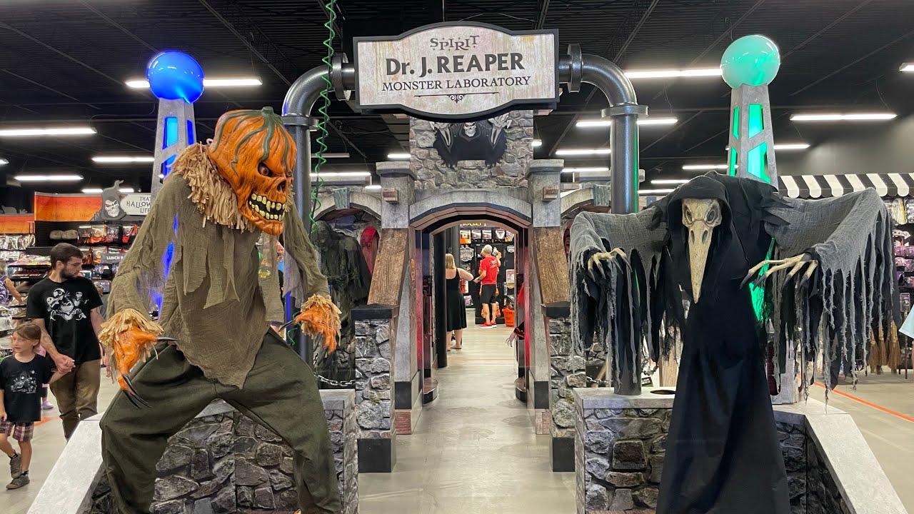 2022 Spirit Halloween Flagship Store Tour And Festivities!