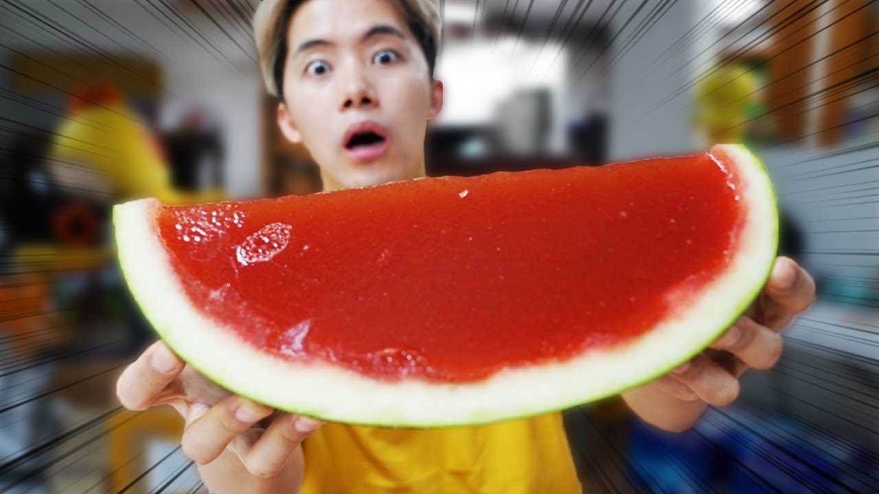 99% 탱탱함을 가진 수박을 잘라먹어 보았습니다! 살아움직이는거 같음! 젤리수박 - 허팝 (Jelly Gummy Watermelon)