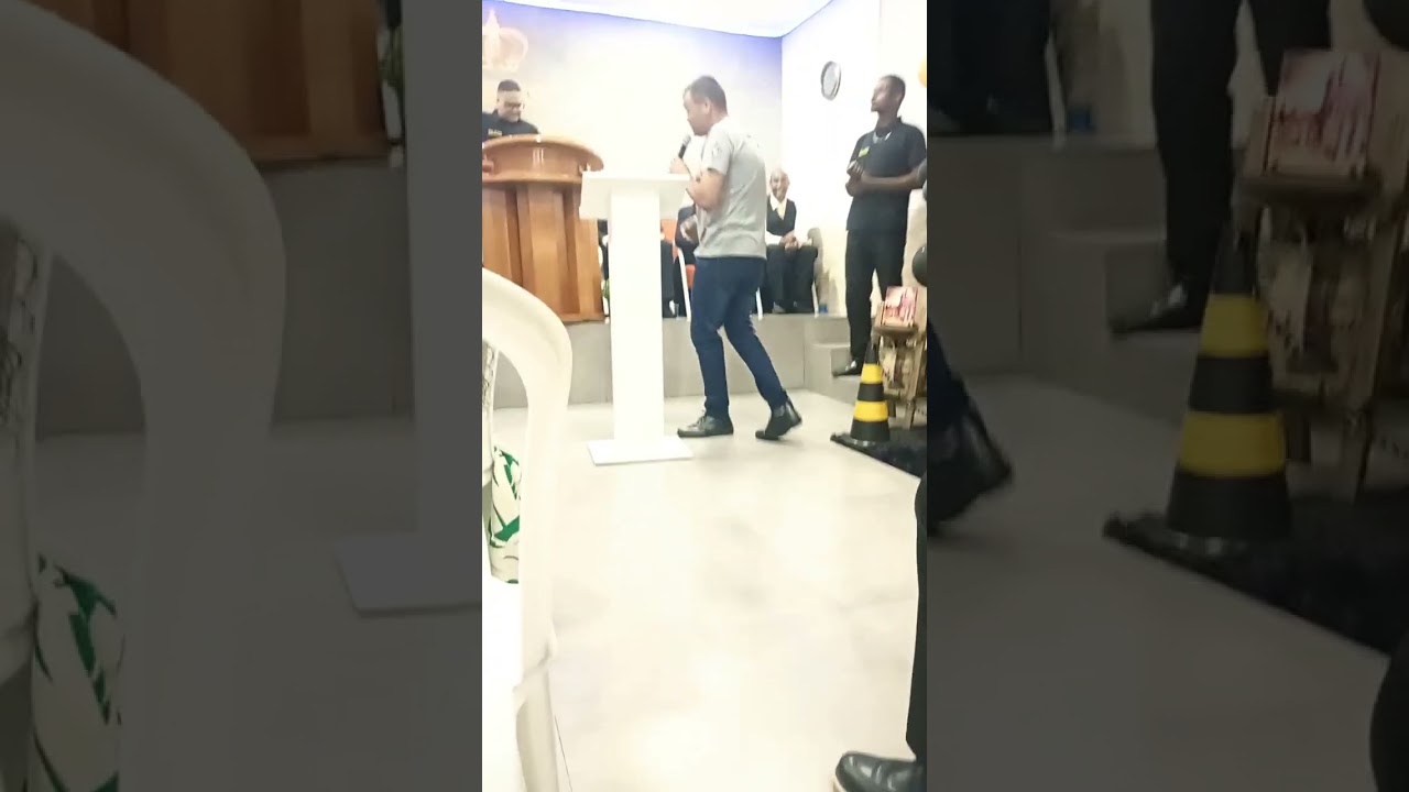 Dario Silva louvando a Deus na igreja pentecostal marca da promessa 