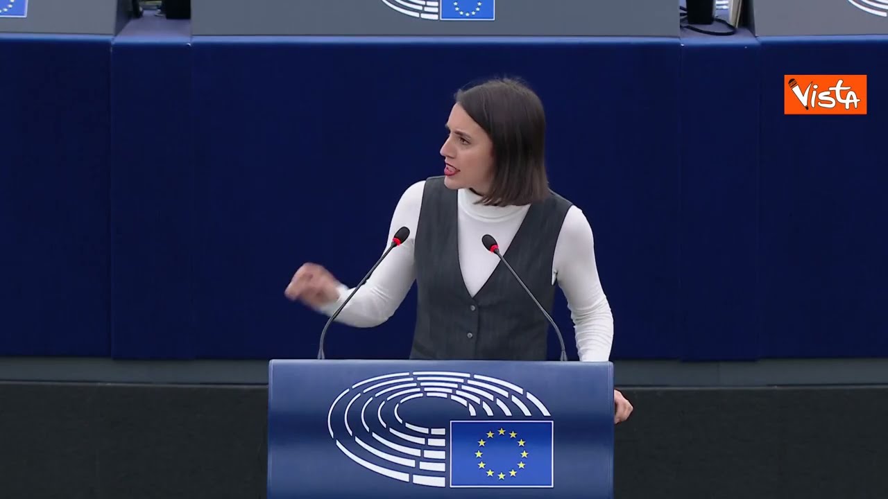 Eurodeputata con la kefiah in Aula, la Presidente: 