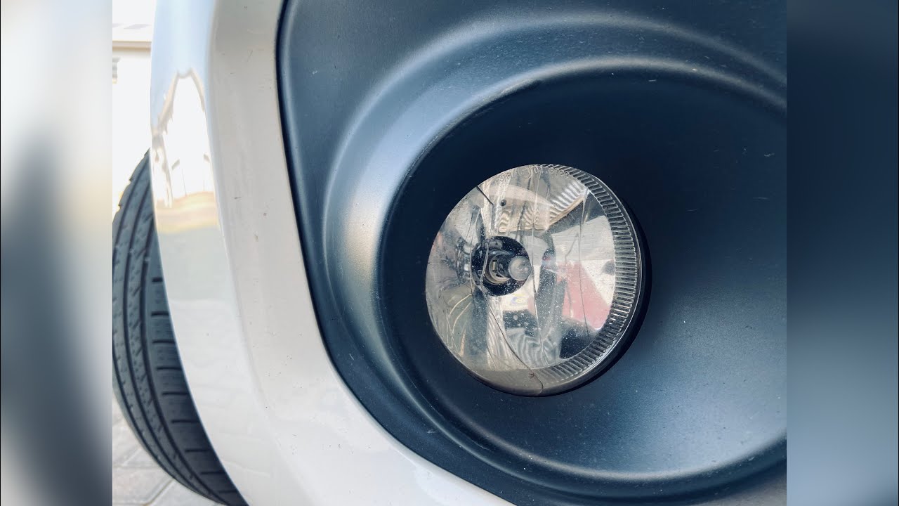Как заменить противотуманную фару на Suzuki Swift