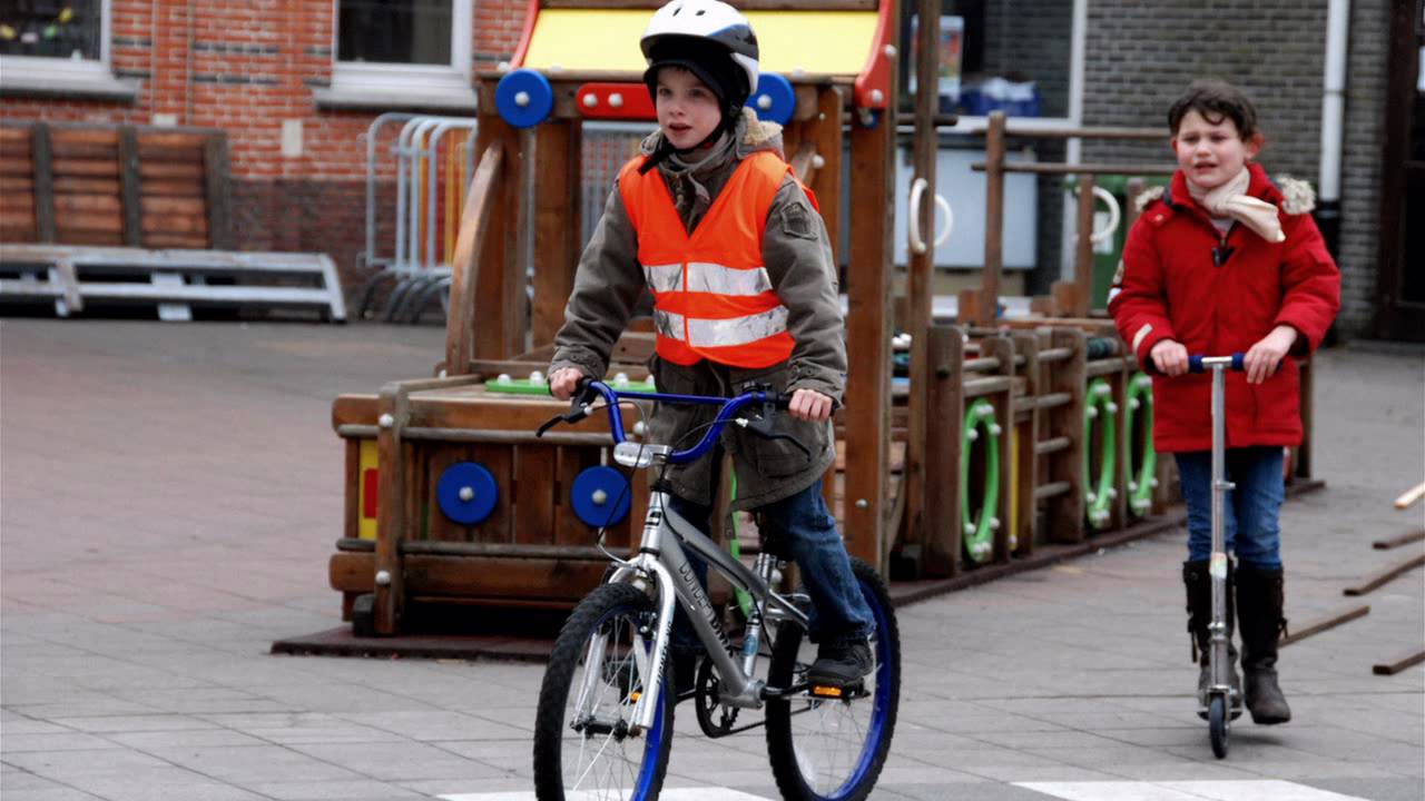 Superfietser van de Sint-Hubertusschool Niel.avi