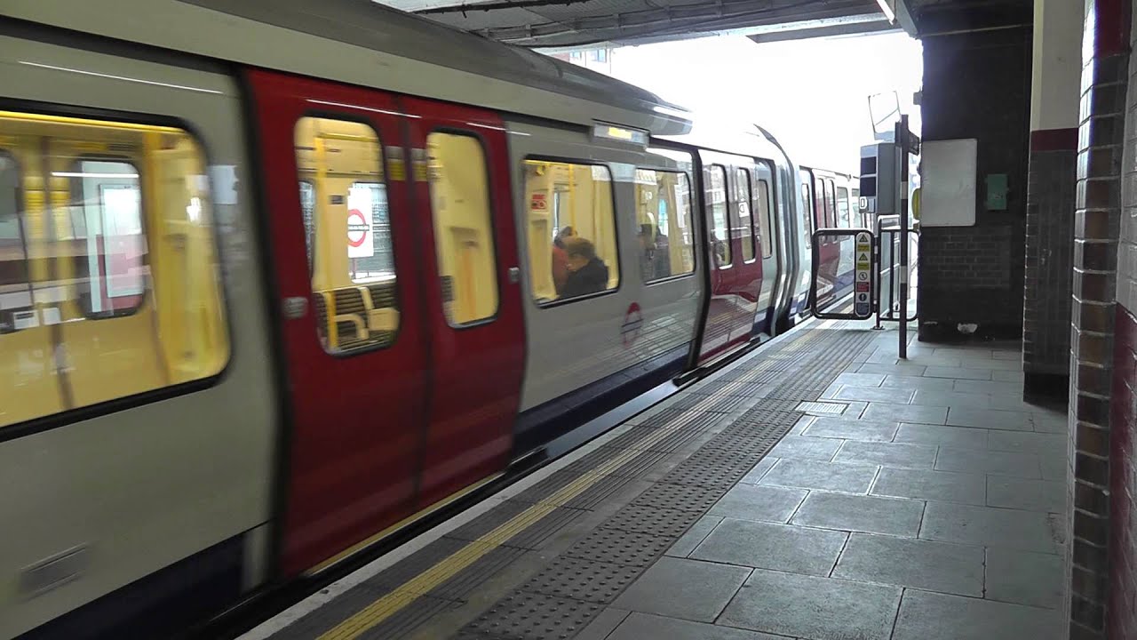 Metropolitan Line S7 + 1 Stock 21320 Departing Harrow-on-the-Hill