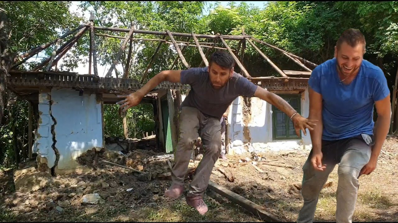 Cornel a daramat o parte din căsuța din pădure! Ziua 6