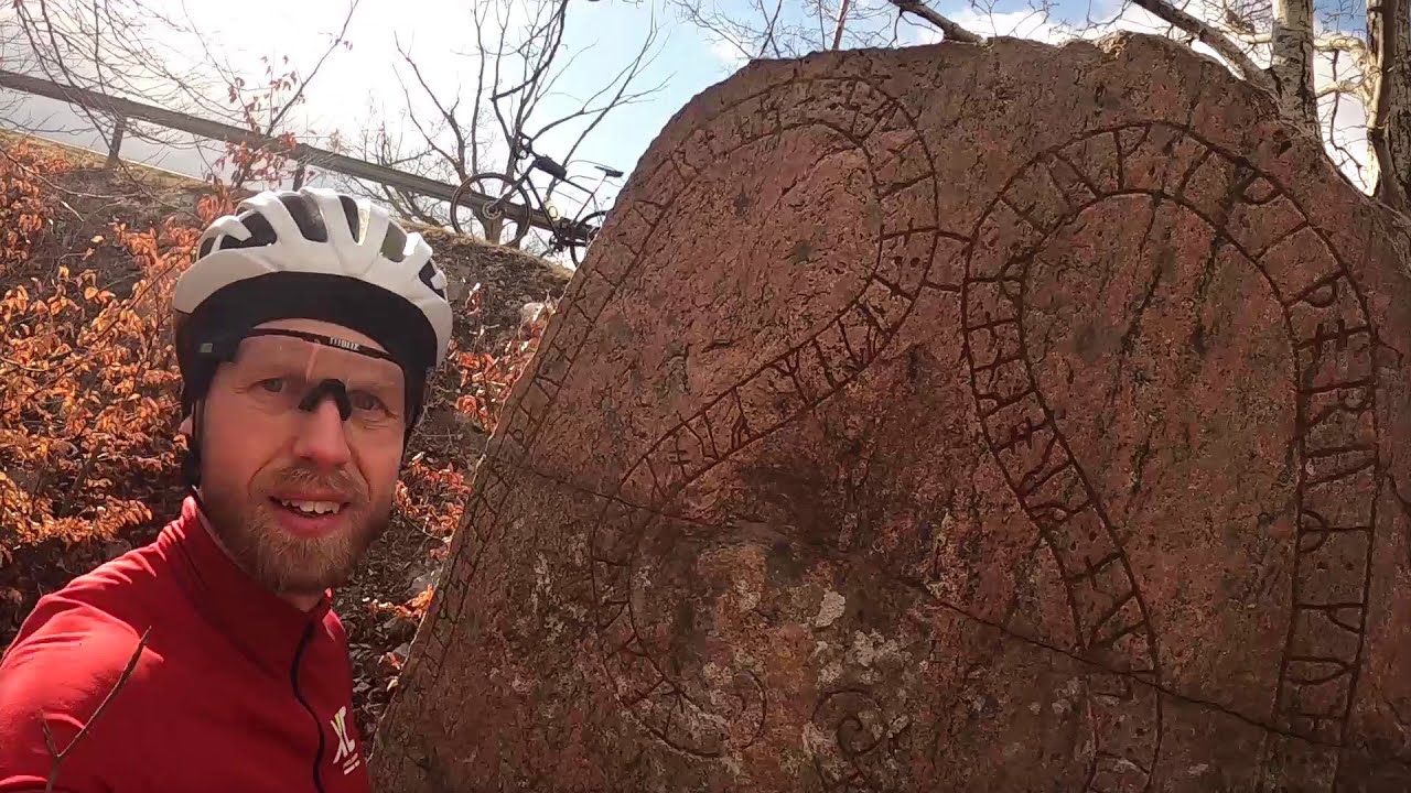 9 Runstenar kring Järna - en cykeltur.