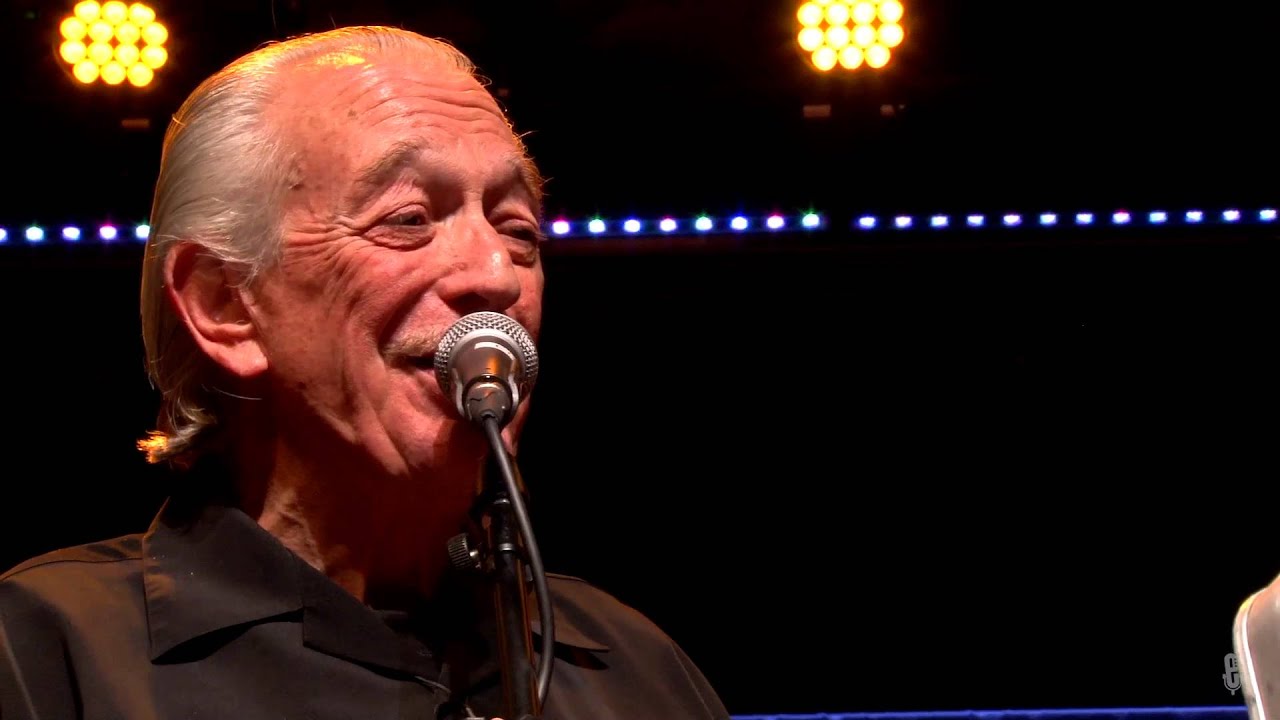 Charlie Musselwhite - 300 Miles To Go (eTown webisode #929)